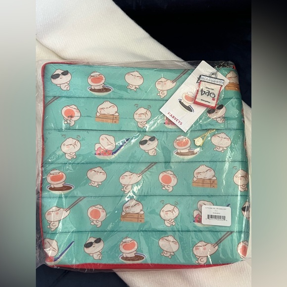 COPY - DISNEY/PIXAR BAO HARVEY'S SEATBELT STREAMLINE CROSSBODY BAG - NWT - Picture 2 of 3